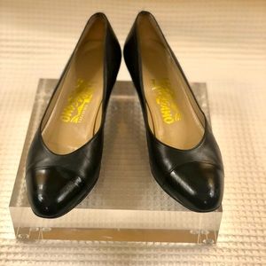 Ladies Ferragamo dress flats.